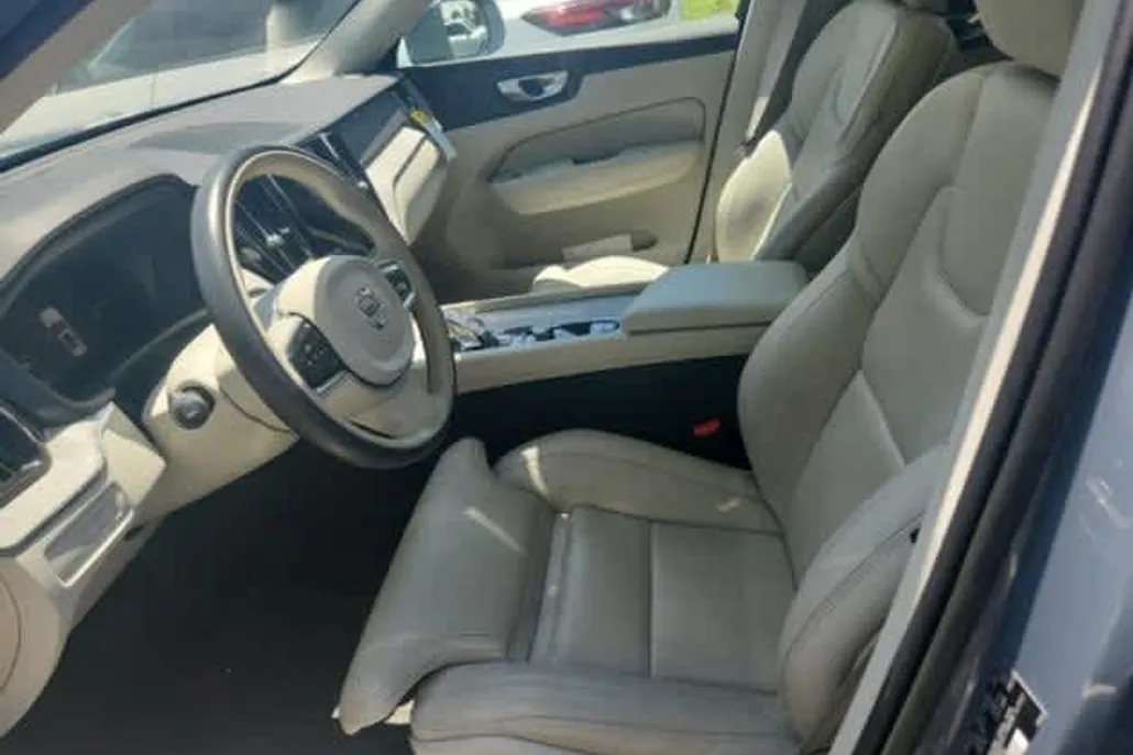 2023 Volvo XC60 Recharge Hybrid Ultimate photo 1