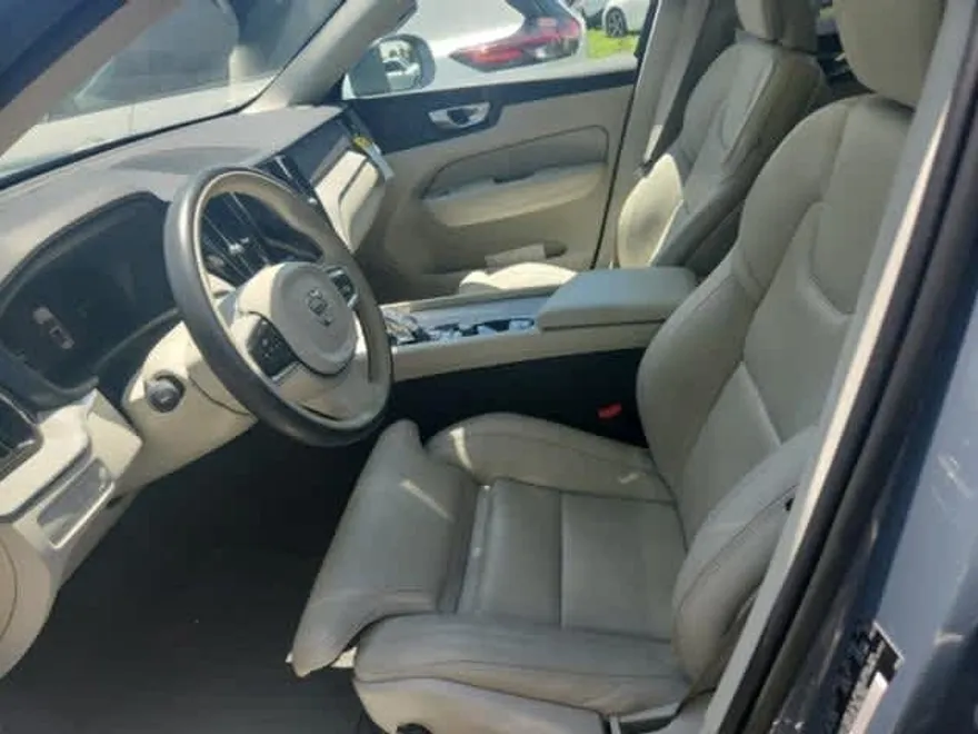 2023 Volvo XC60 Recharge Hybrid Ultimate photo 1