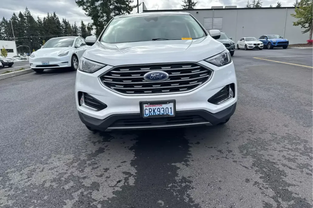 2022 Ford Edge SEL photo 1