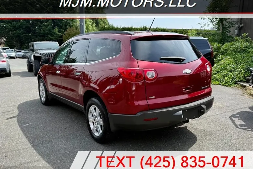 2011 Chevrolet Traverse 2LT photo 1