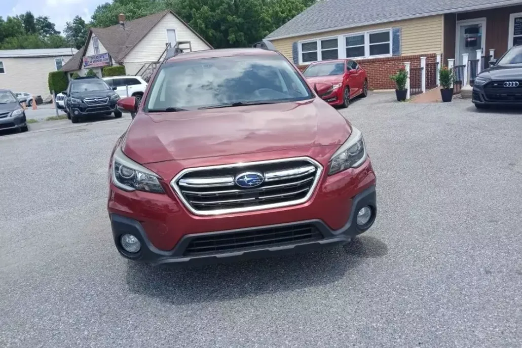 2018 Subaru Outback 2.5i Premium photo 1
