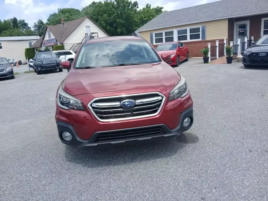 2018 Subaru Outback 2.5i Premium photo 1