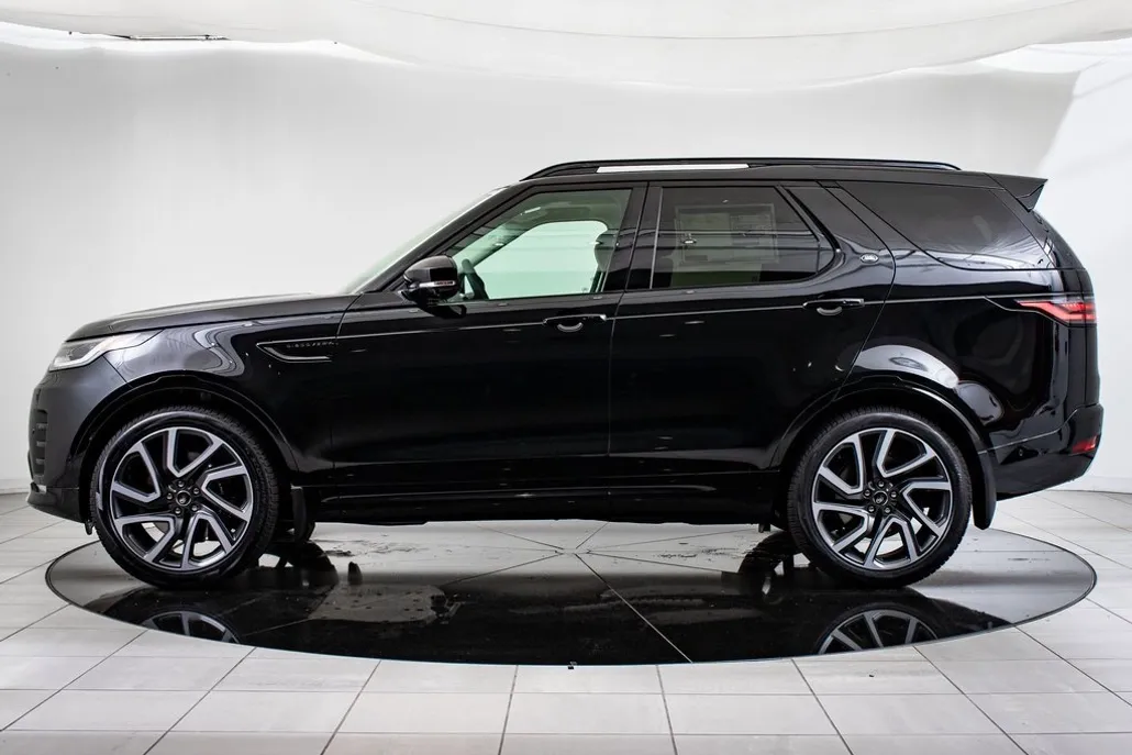 2025 Land Rover Discovery Metropolitan Edition photo 1