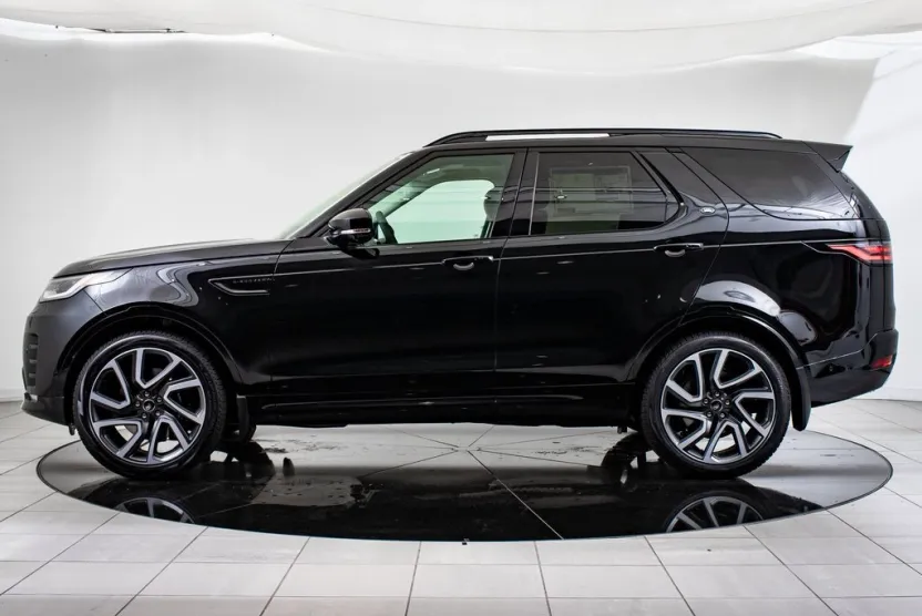 2025 Land Rover Discovery Metropolitan Edition photo 1