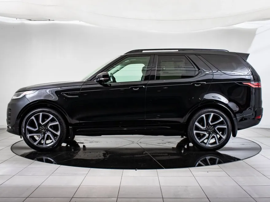 2025 Land Rover Discovery Metropolitan Edition photo 1