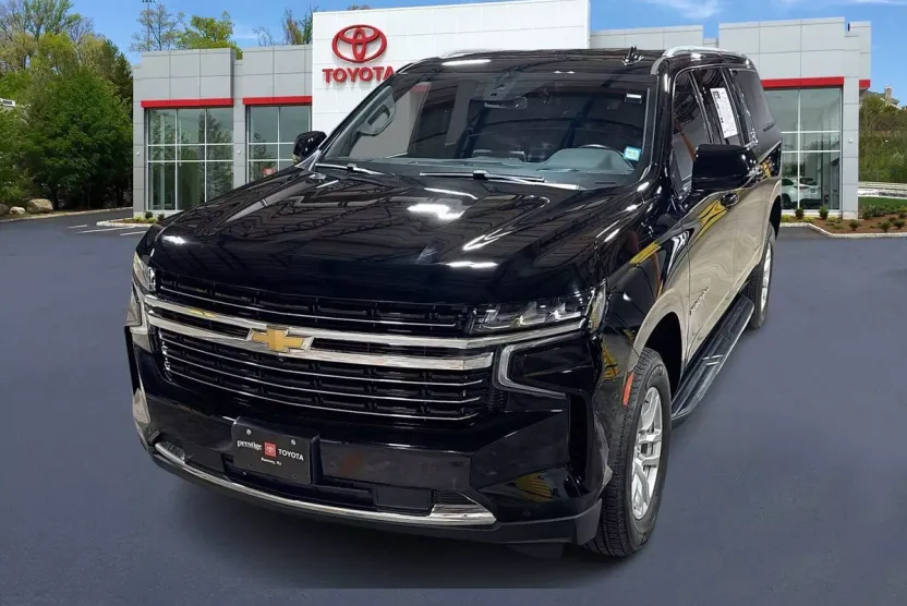 2022 Chevrolet Suburban LT photo 1
