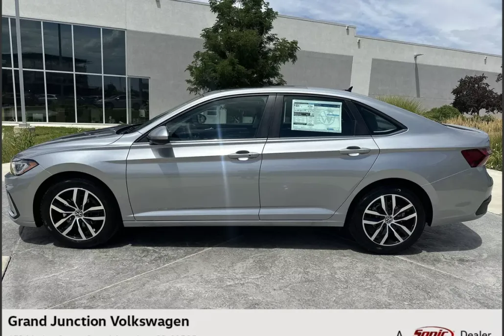 2025 Volkswagen Jetta 1.5T SE photo 1