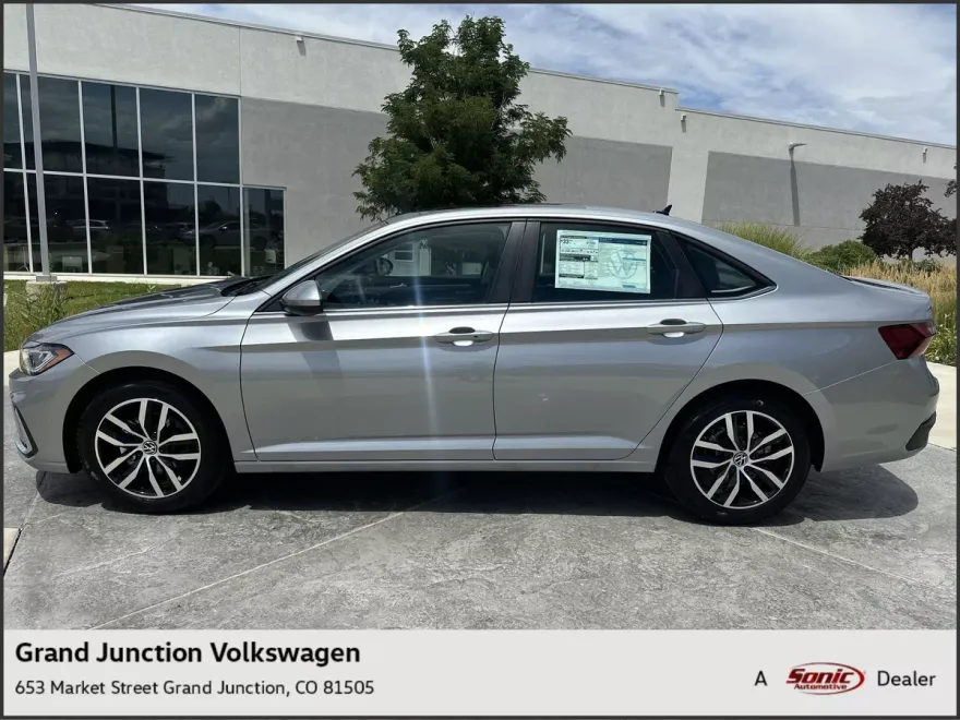 2025 Volkswagen Jetta 1.5T SE photo 1