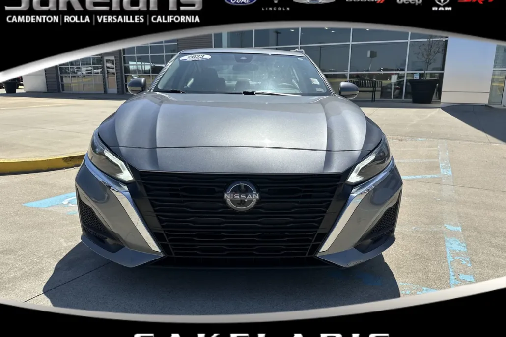2023 Nissan Altima 2.5 SV photo 1