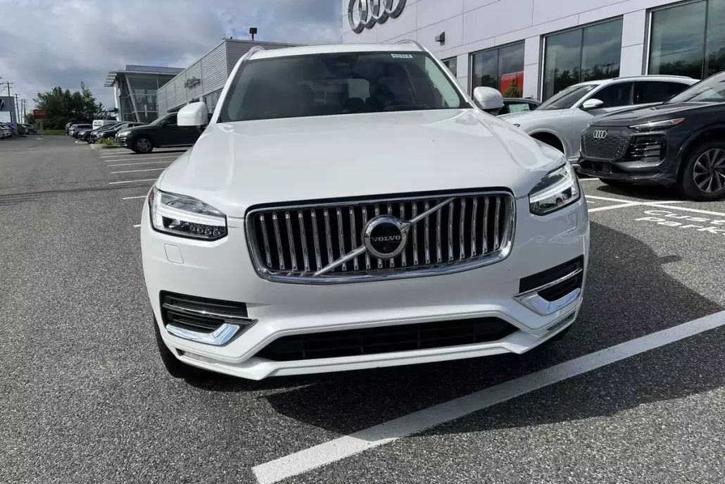 2023 Volvo XC90 AWD Ultimate photo 1