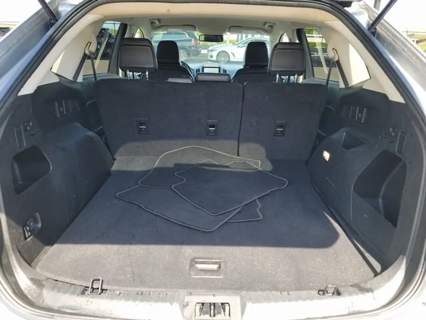 2023 Ford Edge SEL photo 1