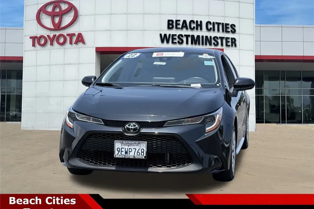 2022 Toyota Corolla LE photo 1