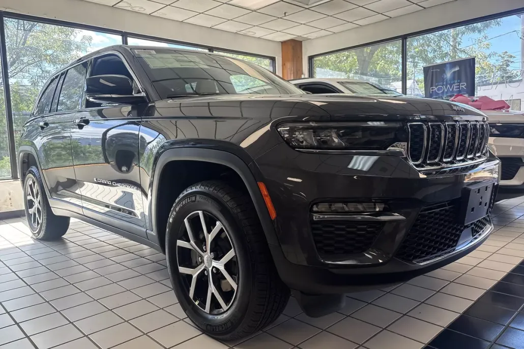 2025 Jeep Grand Cherokee Limited photo 1