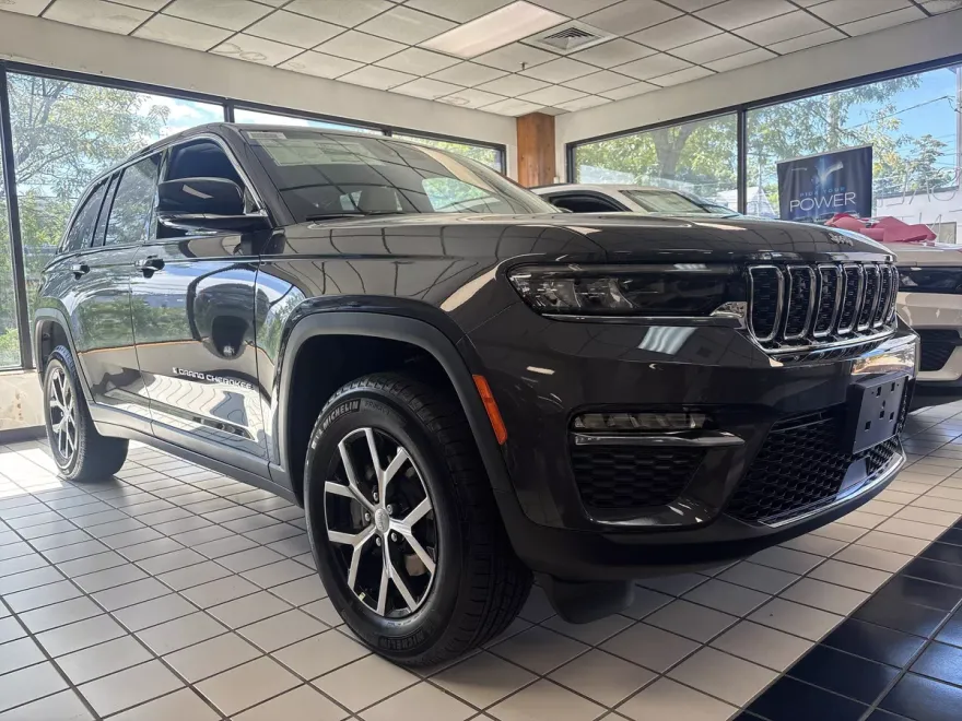 2025 Jeep Grand Cherokee Limited photo 1