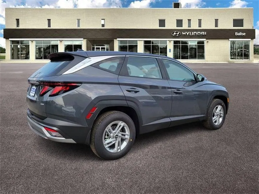 2025 Hyundai Tucson SE photo 1