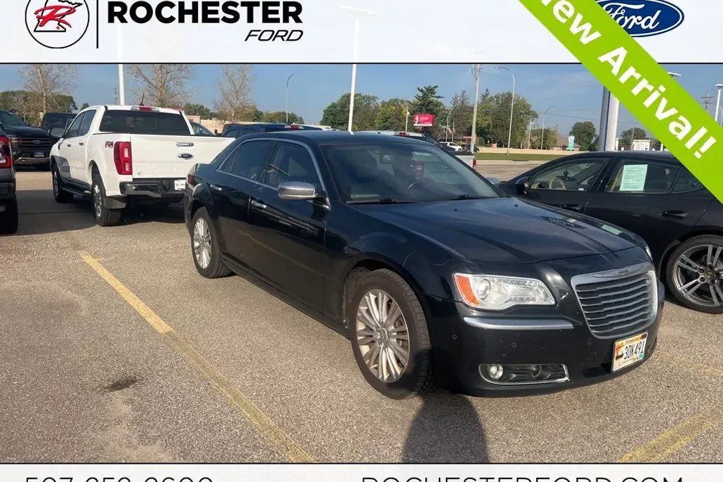 2013 Chrysler 300 C Luxury photo 1