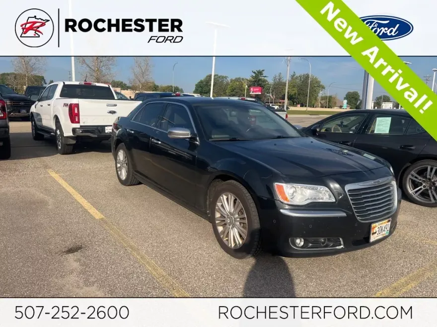 2013 Chrysler 300 C Luxury photo 1