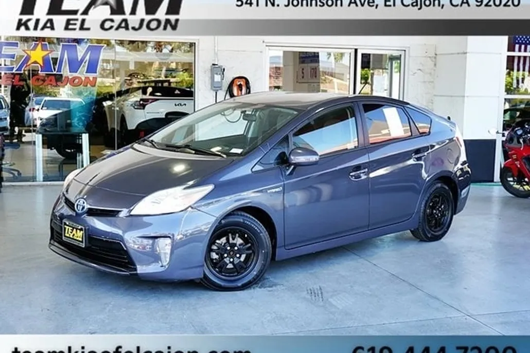 2014 Toyota Prius Three photo 1
