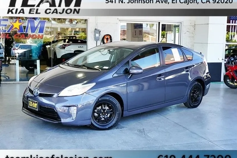 2014 Toyota Prius Three photo 1