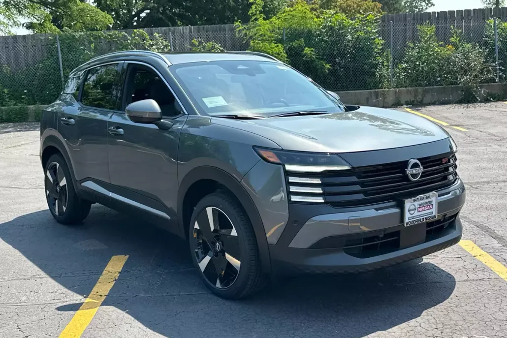 2025 Nissan Kicks SR photo 1