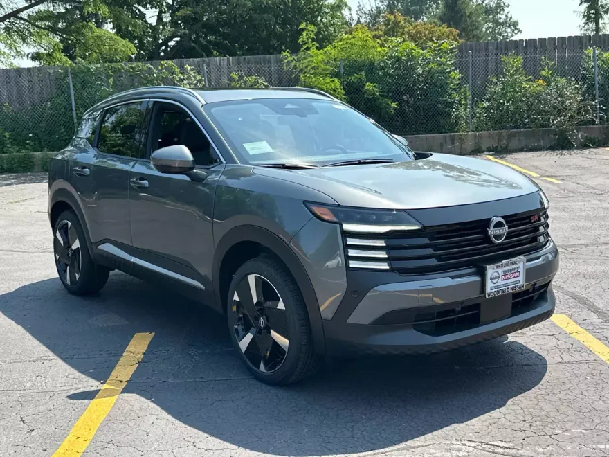 2025 Nissan Kicks SR photo 1