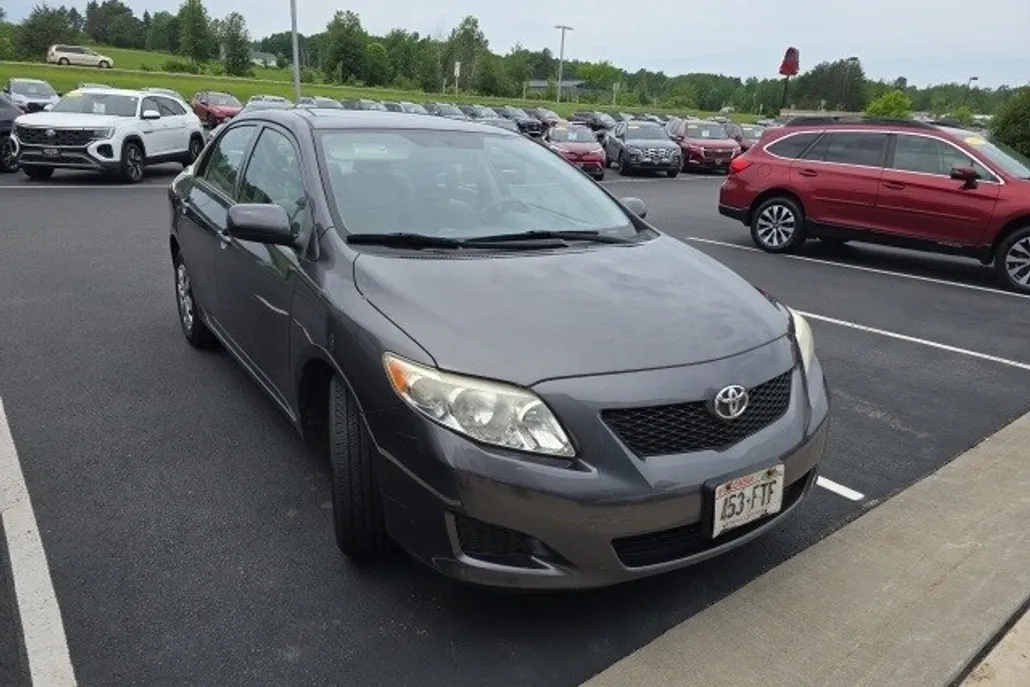 2009 Toyota Corolla LE photo 1