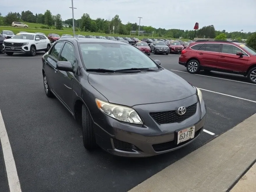 2009 Toyota Corolla LE photo 1