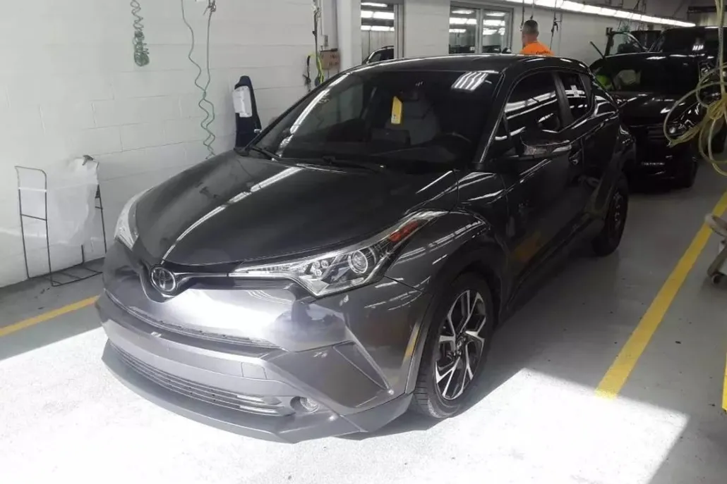 2019 Toyota C-HR XLE photo 1