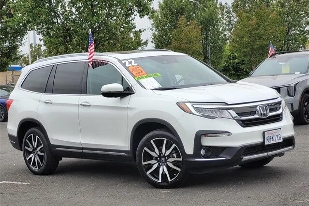 2022 Honda Pilot Touring photo 1