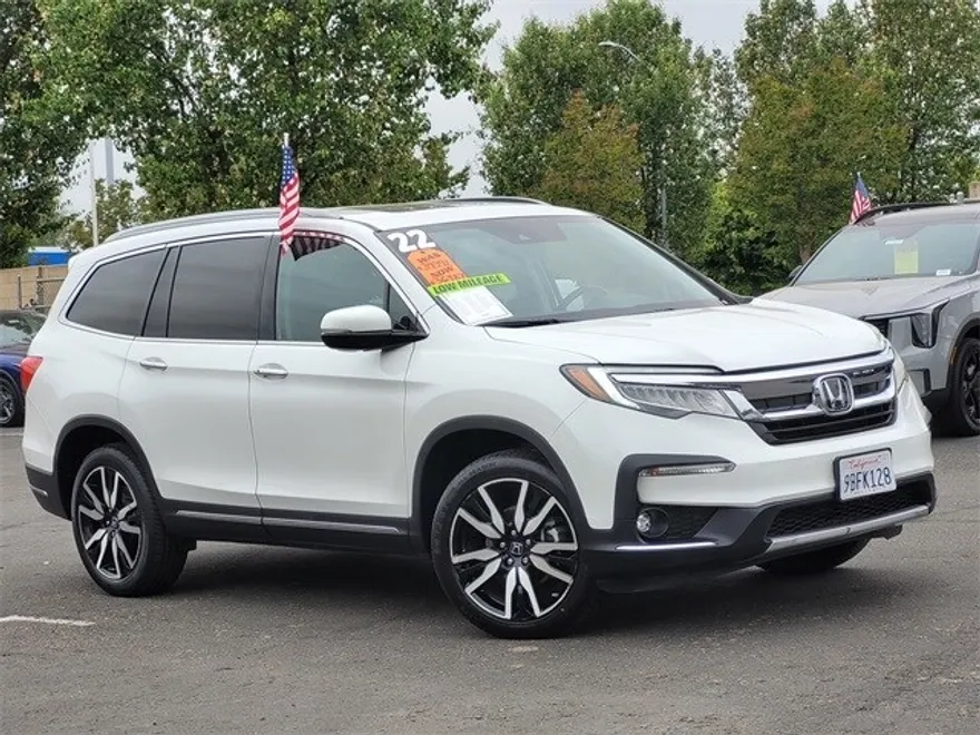 2022 Honda Pilot Touring photo 1