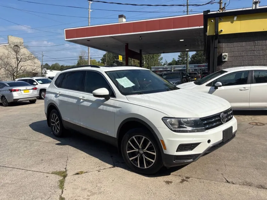 2020 Volkswagen Tiguan SEL photo 1