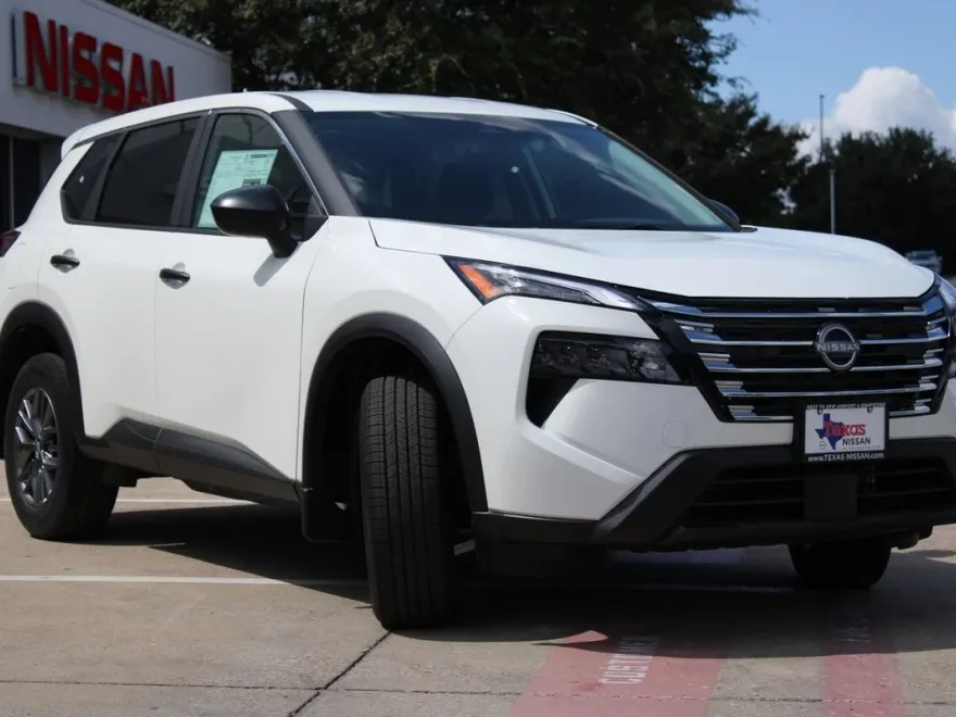 2025 Nissan Rogue S photo 4