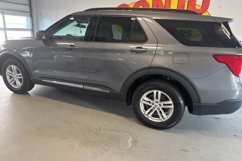 2021 Ford Explorer XLT photo 1