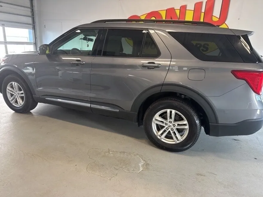 2021 Ford Explorer XLT photo 1