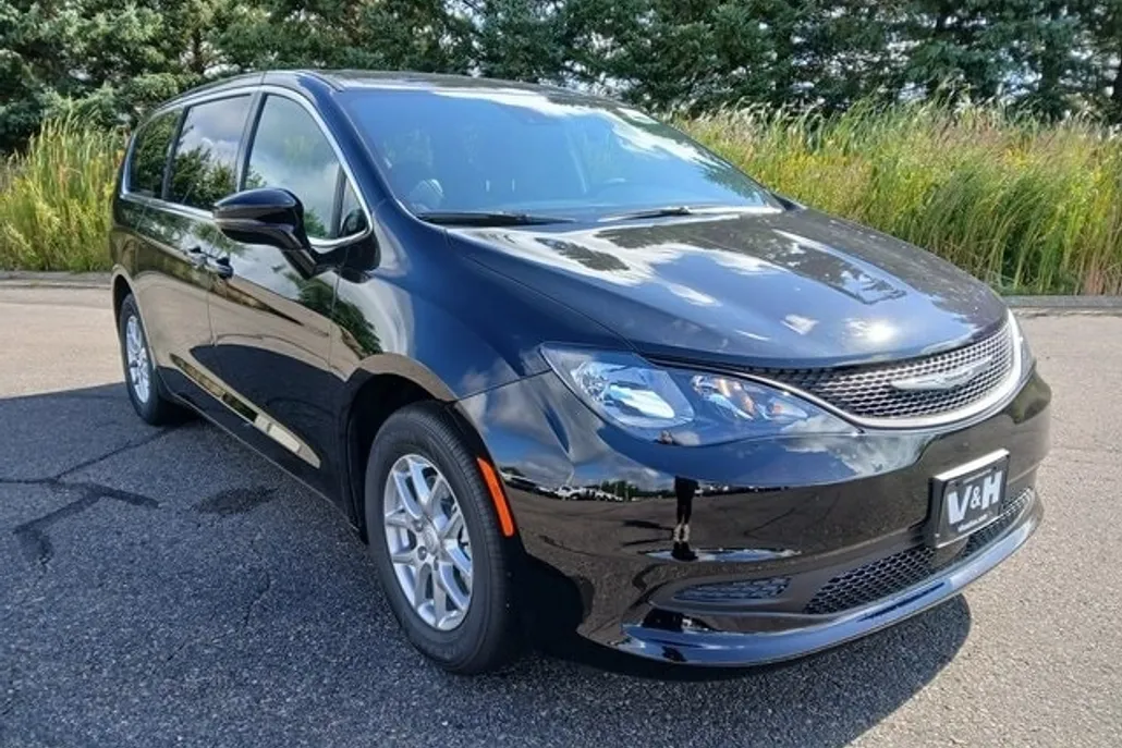 2026 Chrysler Voyager LX photo 1