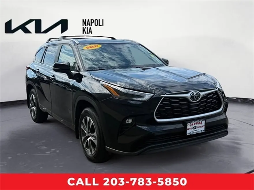 2023 Toyota Highlander L photo 1