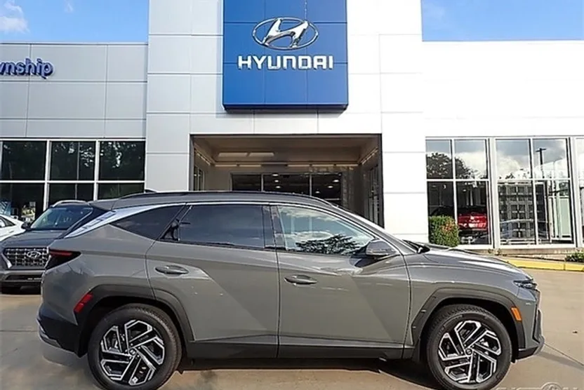 2025 Hyundai Tucson Limited photo 1