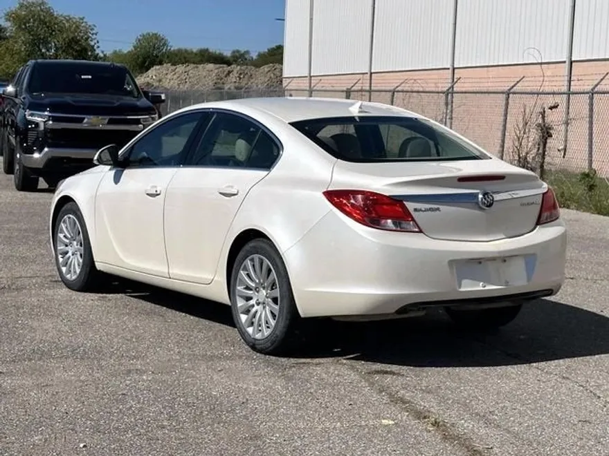 2012 Buick Regal Base photo 1