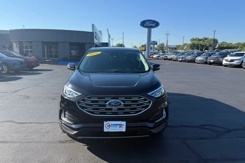 2024 Ford Edge Titanium photo 1