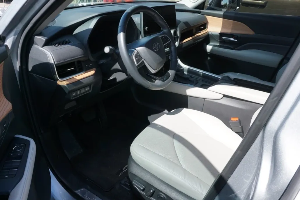 2024 Toyota Grand Highlander Limited photo 1