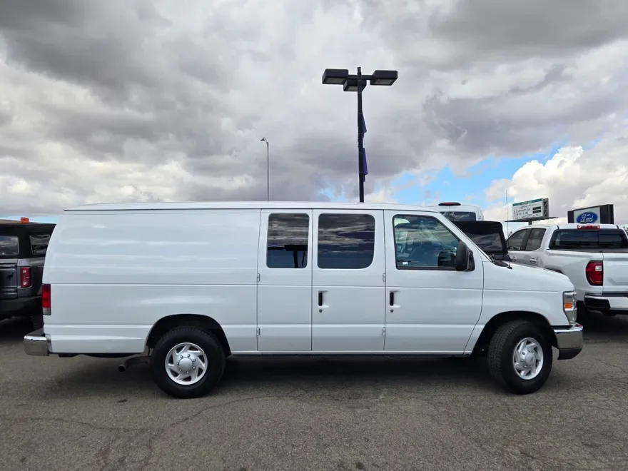 2012 Ford E-250 Cargo photo 1