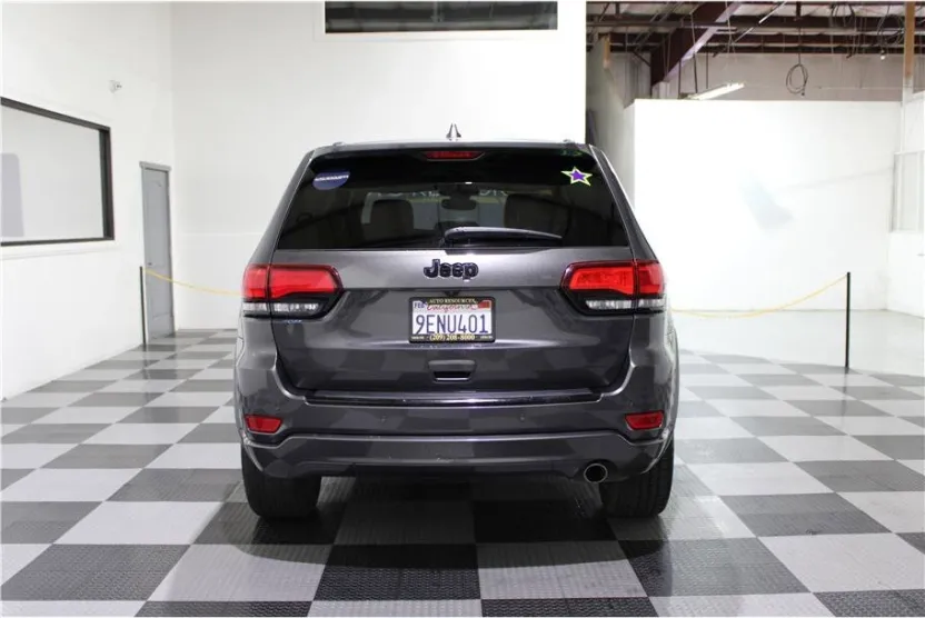 2018 Jeep Grand Cherokee Altitude photo 1