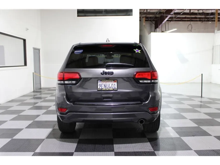 2018 Jeep Grand Cherokee Altitude photo 1