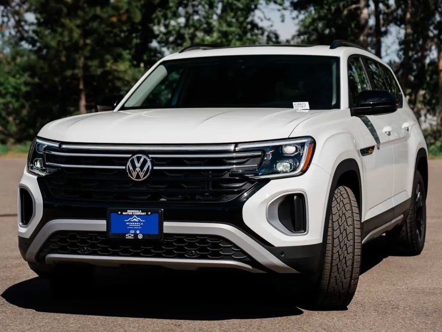 2025 Volkswagen Atlas SE Technology Peak Edition photo 1