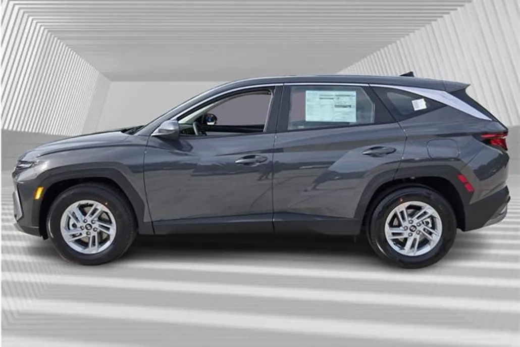 2026 Hyundai Tucson SE photo 1