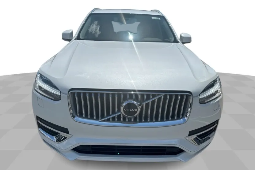2025 Volvo XC90 B5 Core photo 1
