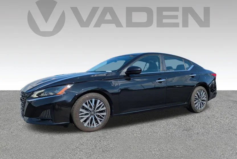 2023 Nissan Altima 2.5 SV photo 1