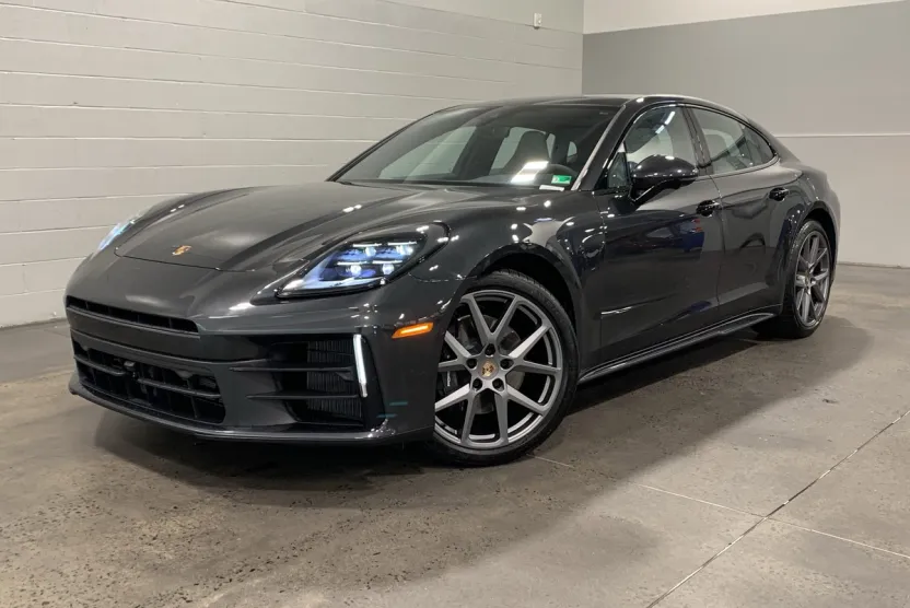 2024 Porsche Panamera photo 1