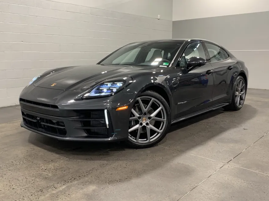 2024 Porsche Panamera photo 1