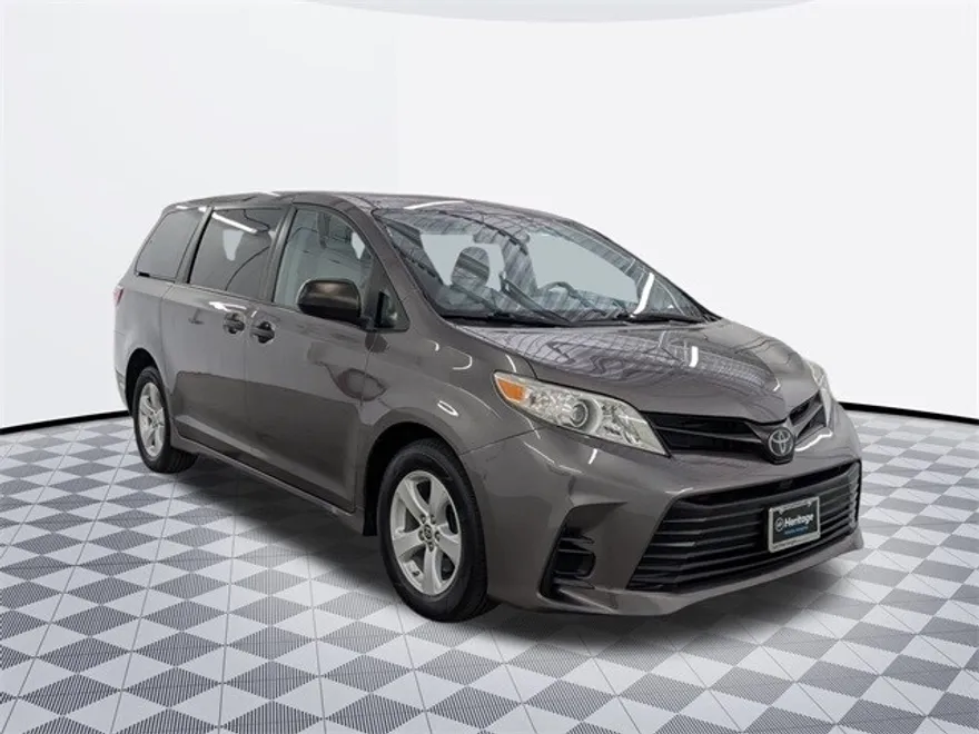 2020 Toyota Sienna L photo 1